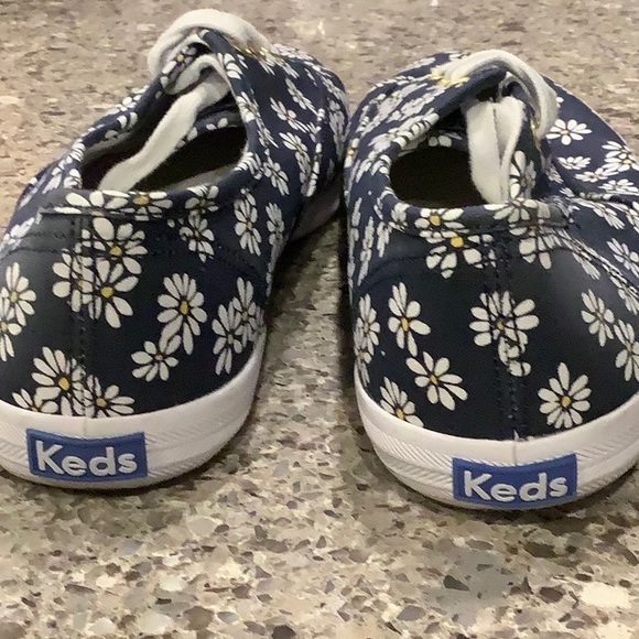 Ked’s floral sneakers, size 8 - Picture 2 of 4